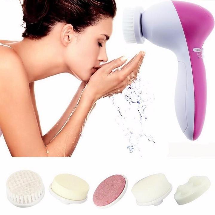 User using 5 in 1 Electric Facial Cleansing Brush Set while cleansing face with water.